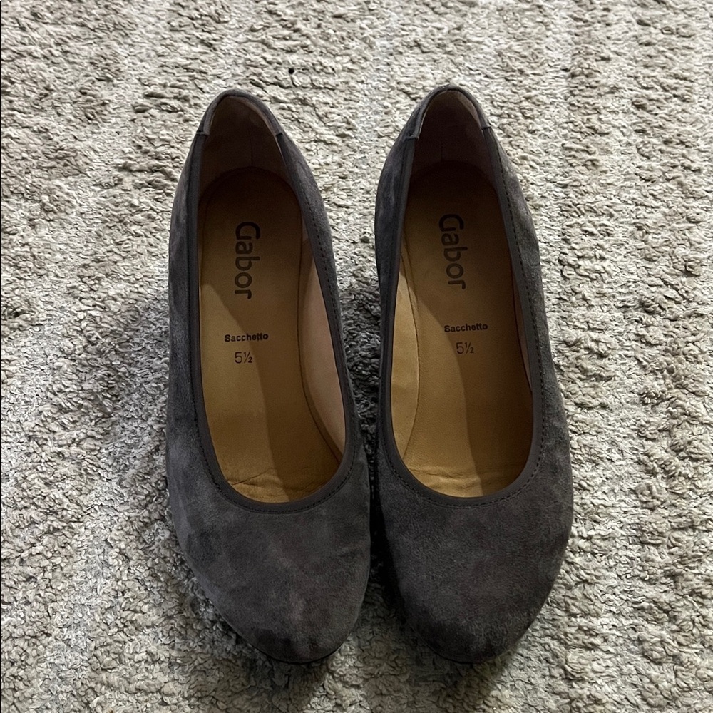 Gabor Charcoal Gray Suede Rounded Toe 1.75” Wedge Heels 5.5